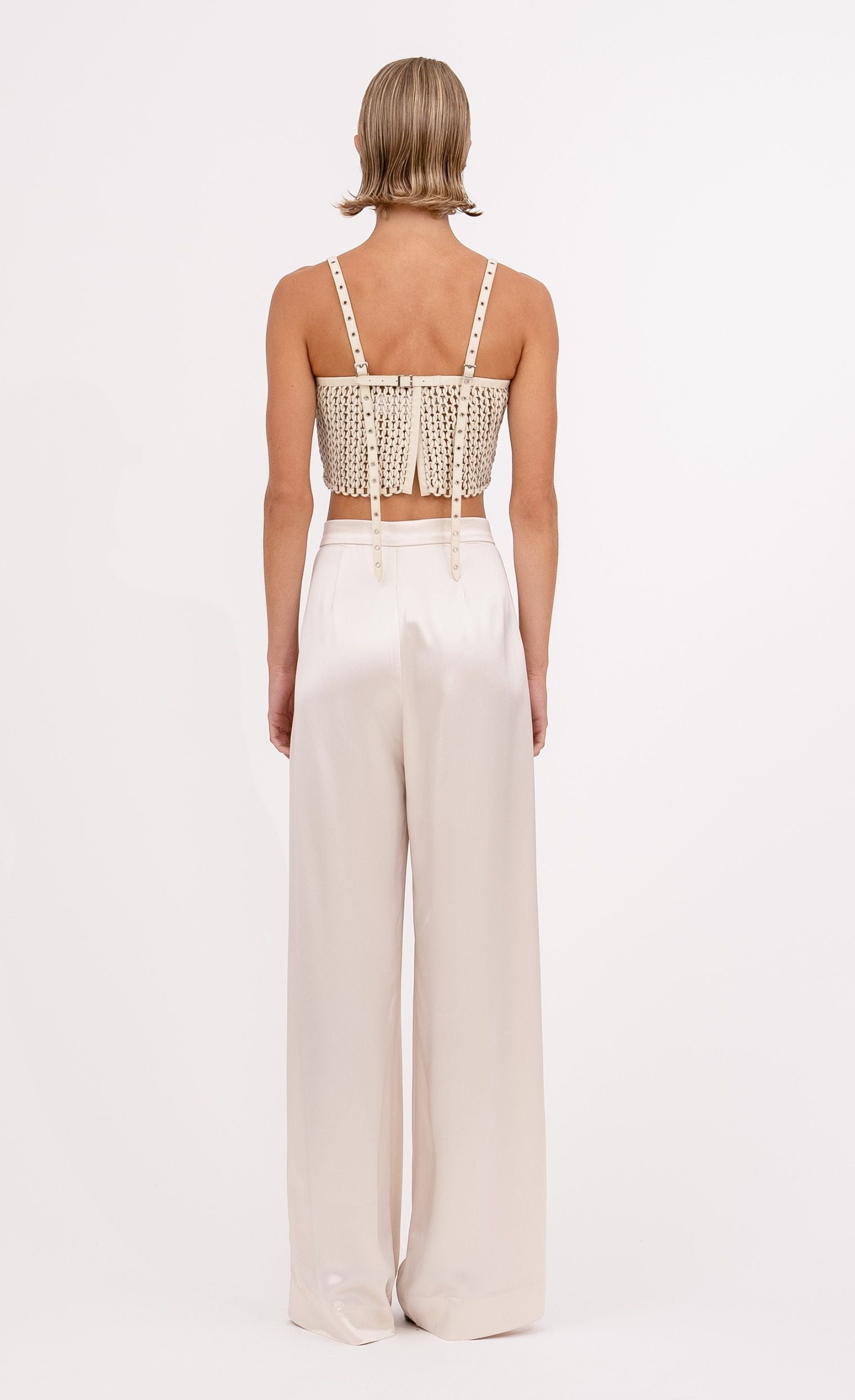 Karter Crop - Crema Top Nonchalant Label