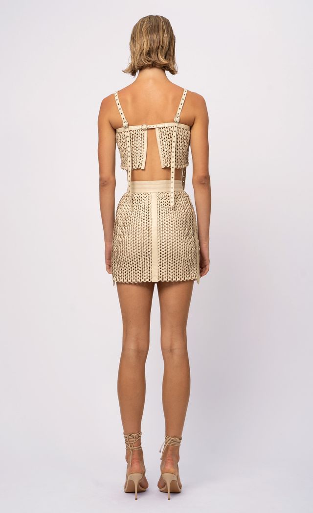 Karter Crop - Crema Top Nonchalant Label
